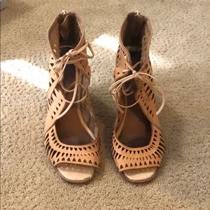 Kristin Cavallari wedges